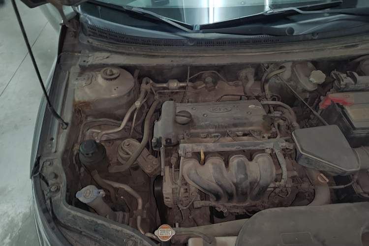 Used Kia Forte 2011 1.6L AT Premium Engine Bay Right
