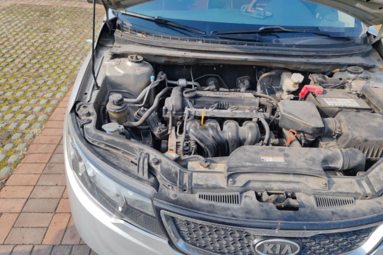 Used Kia Forte 2011 1.6L AT Premium Engine Bay Right