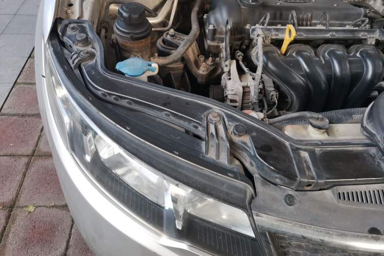 Used Kia Forte 2011 1.6L MT GL Engine Bay Right