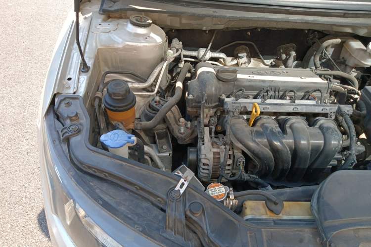 Used Kia Forte 2011 1.6L MT GLS Engine Bay Right