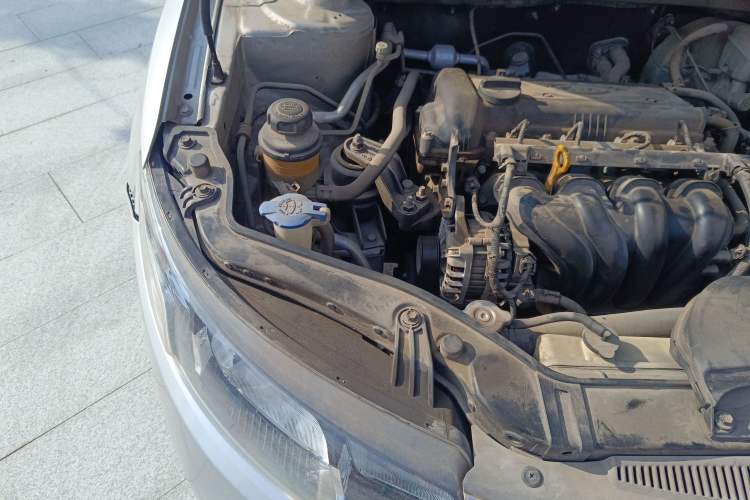 Used Kia Forte 2011 1.6L MT GL Engine Bay Right