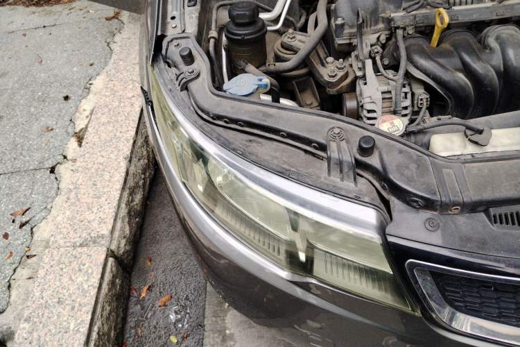 Used Kia Forte 2011 1.6L MT GL Engine Bay Right