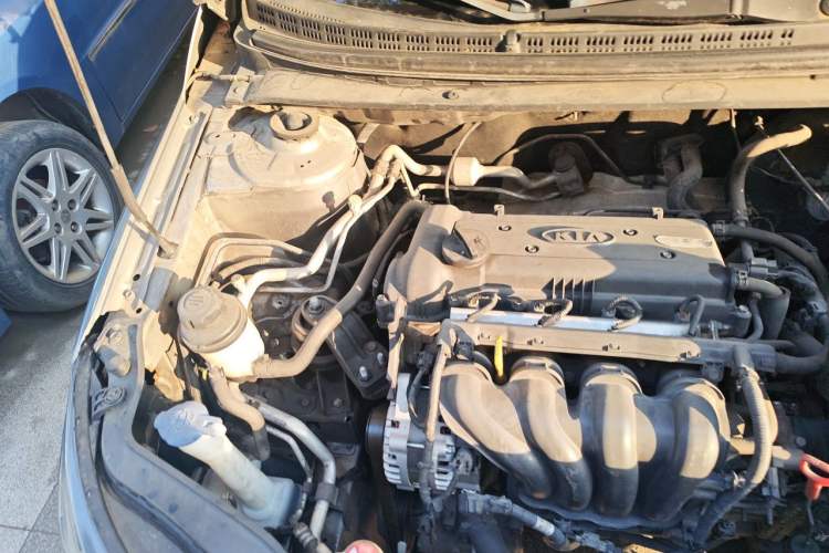 Used Kia Forte 2011 1.6L AT Premium Engine Bay Right