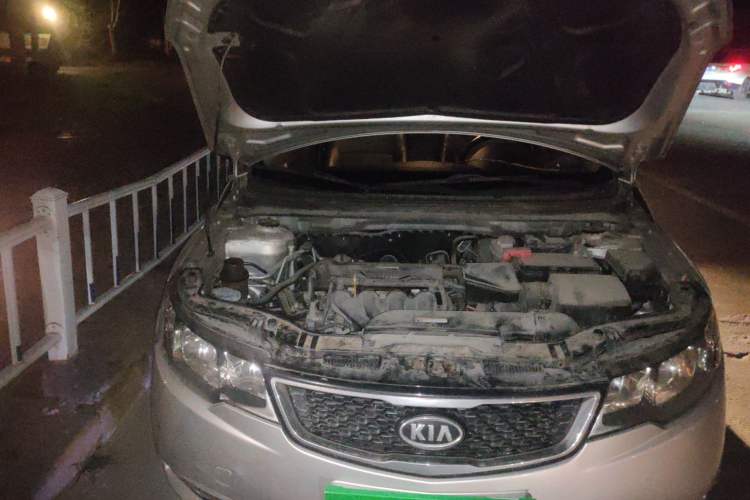 Used Kia Forte 2011 1.6L AT Premium Engine Bay Right