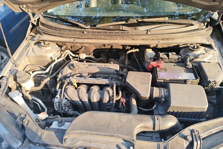 Used Kia Forte 2011 1.6L AT Premium Engine Bay