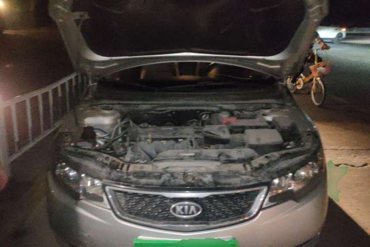 Used Kia Forte 2011 1.6L AT Premium Engine Bay