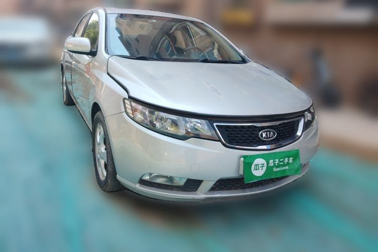 Used Kia Forte 2011 1.6L MT GLS Front Right 45 Deg