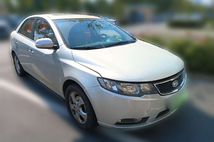 Used Kia Forte 2011 1.6L MT GLS Front Right 45 Deg