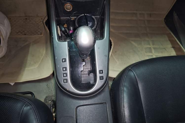 Used Kia Forte 2011 1.6L AT Premium Gear Lever