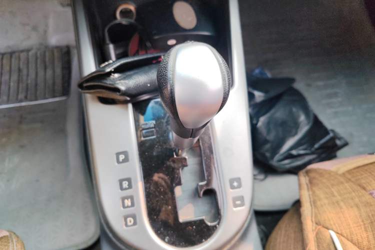 Used Kia Forte 2011 1.6L AT Premium Gear Lever