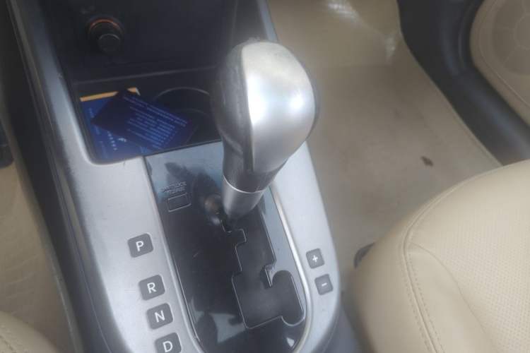 Used Kia Forte 2011 1.6L AT Premium Gear Lever