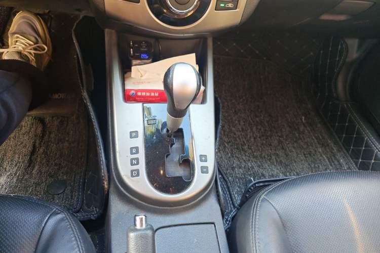 Used Kia Forte 2011 1.6L AT Premium Gear Lever