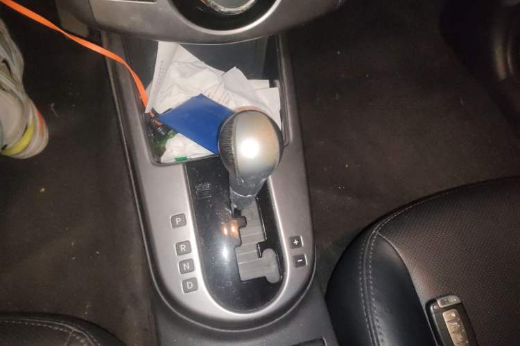 Used Kia Forte 2011 1.6L AT Premium Gear Lever