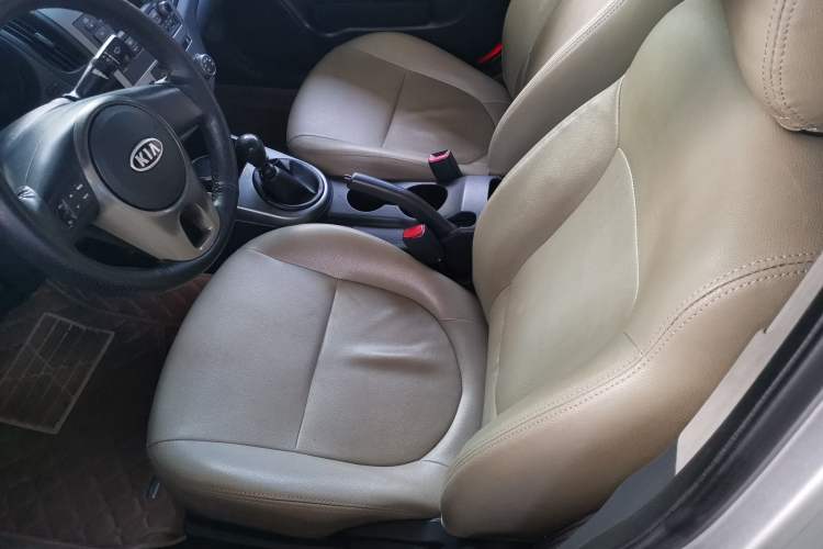 Used Kia Forte 2011 1.6L MT GL Left Front Seat