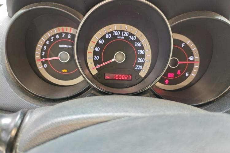 Used Kia Forte 2011 1.6L MT GL Odometer Close Up