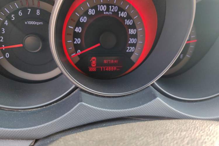 Used Kia Forte 2011 1.6L AT Premium Odometer Close Up