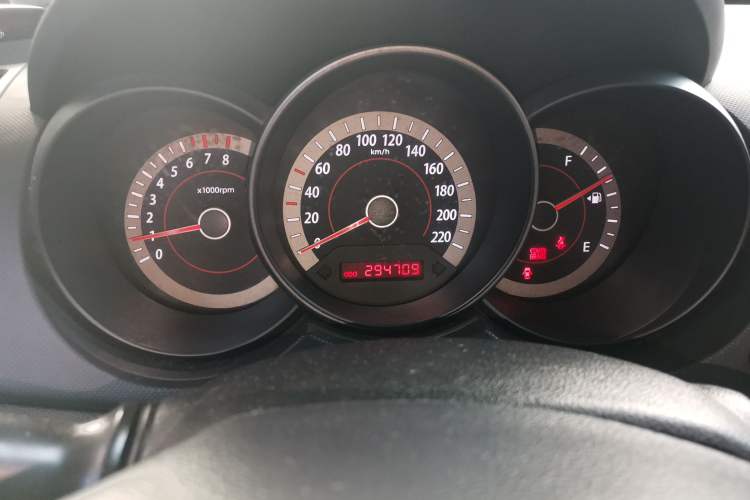 Used Kia Forte 2011 1.6L MT GL Odometer Close Up