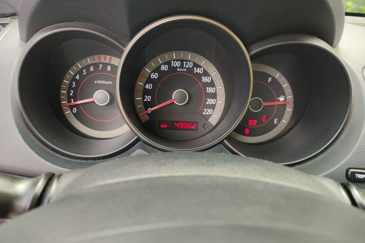 Used Kia Forte 2011 1.6L MT GL Odometer Close Up
