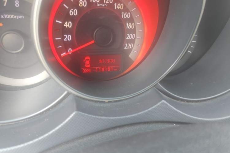 Used Kia Forte 2011 1.6L AT Premium Odometer Close Up