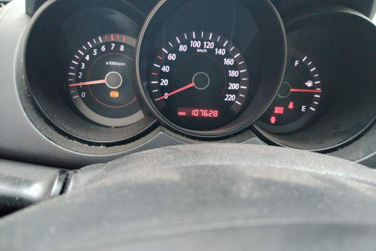 Used Kia Forte 2011 1.6L MT GL Odometer Close Up