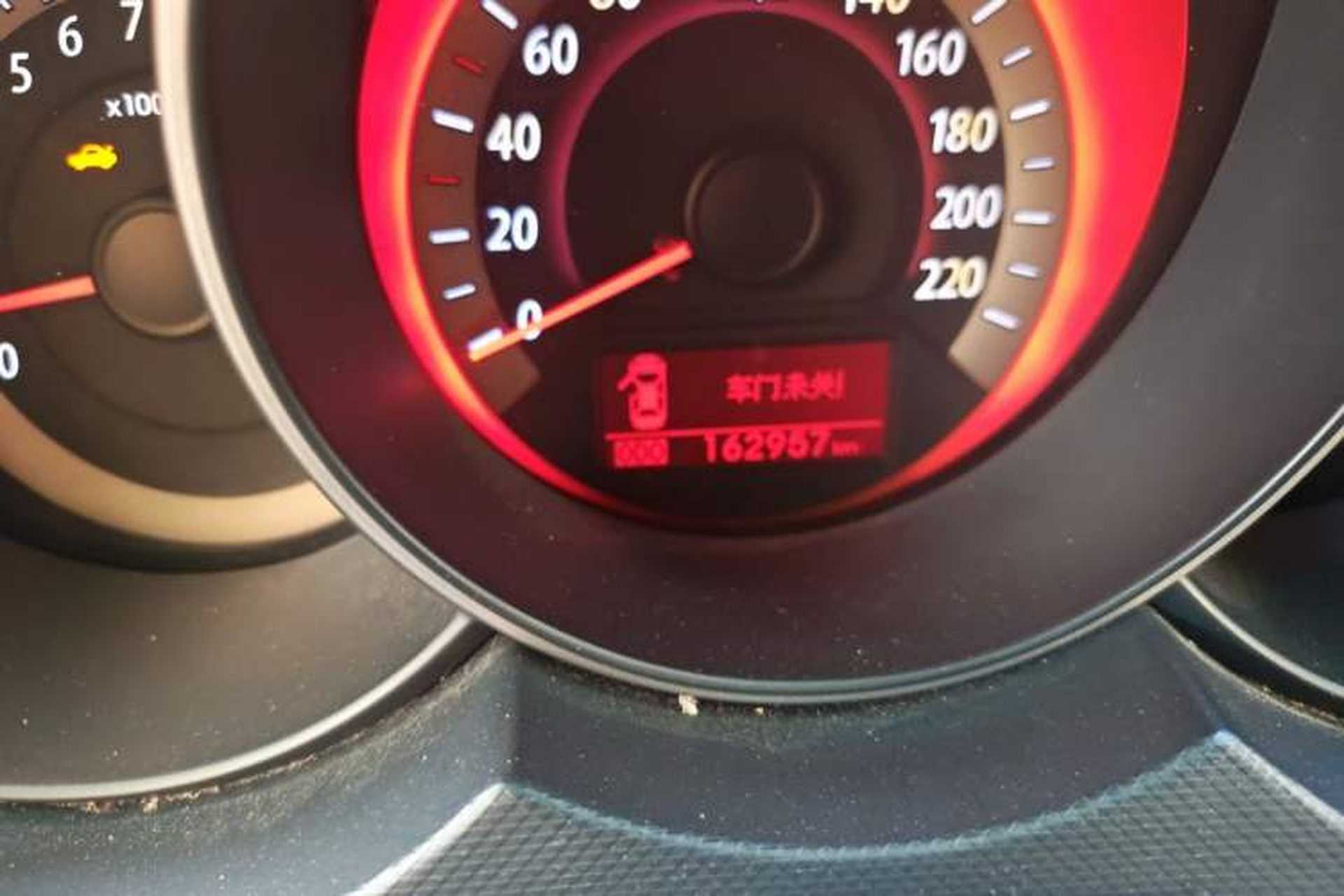 Used Kia Forte 2011 1.6L AT Premium Odometer Close Up