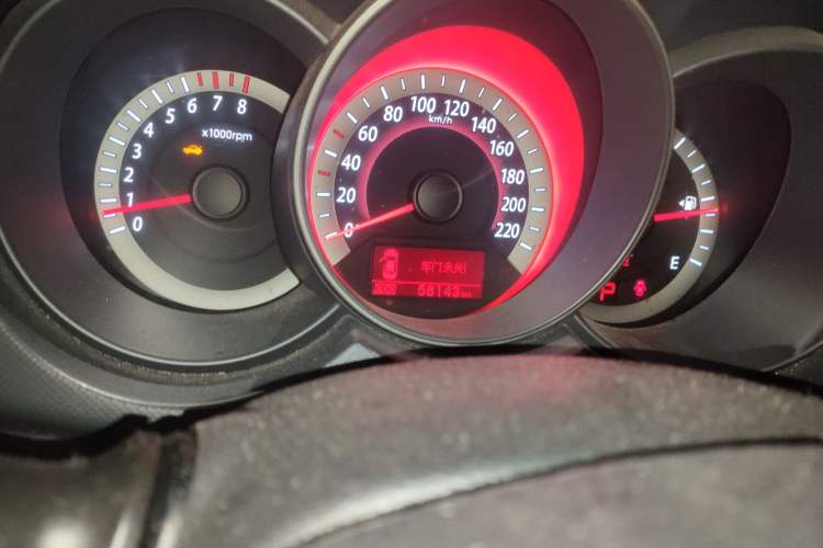 Used Kia Forte 2011 1.6L AT Premium Odometer Close Up