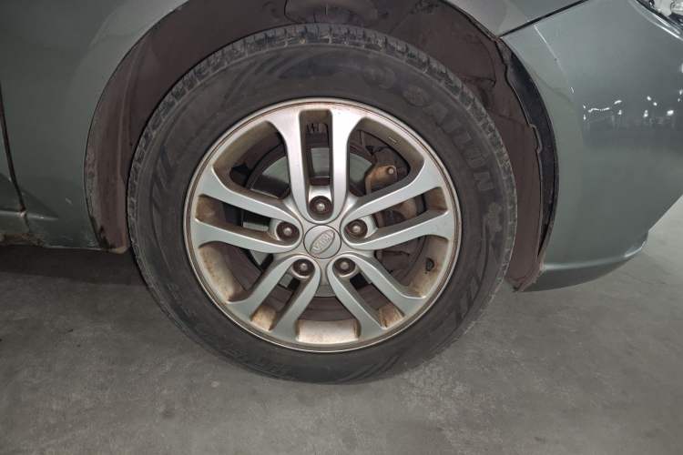 Used Kia Forte 2011 1.6L AT Premium Right Front Wheel Hub