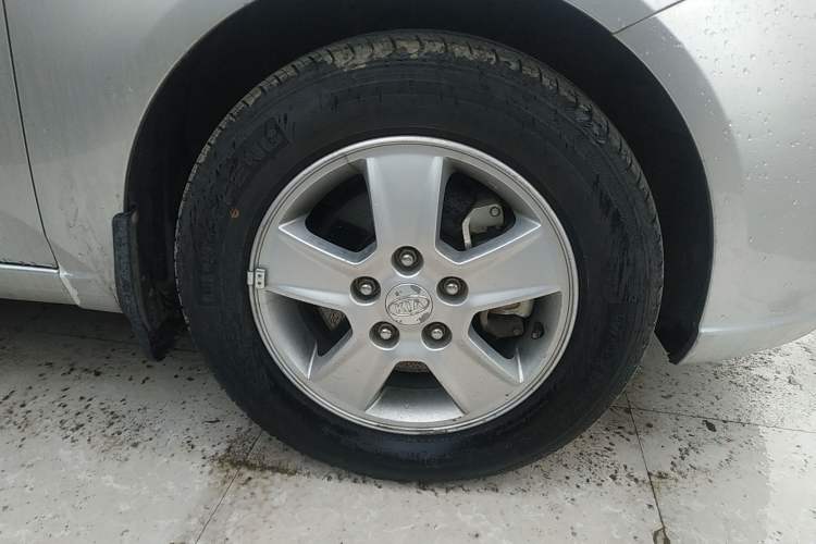 Used Kia Forte 2011 1.6L MT GL Right Front Wheel Hub