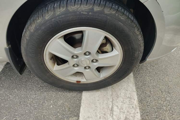 Used Kia Forte 2011 1.6L MT GL Right Front Wheel Hub