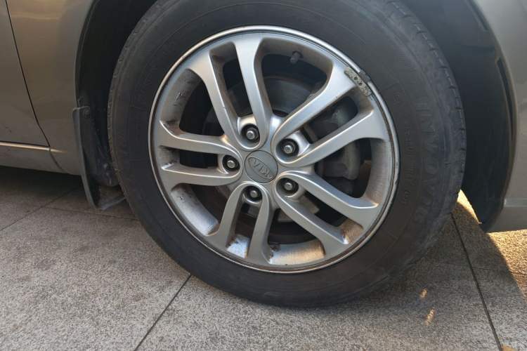 Used Kia Forte 2011 1.6L AT Premium Right Front Wheel Hub