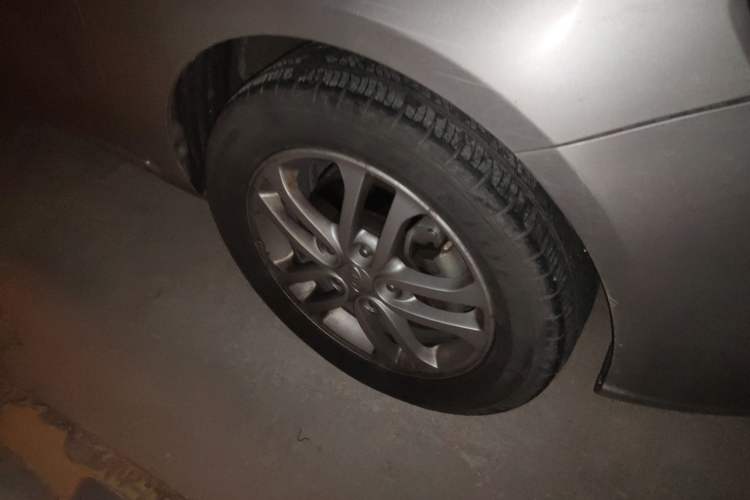 Used Kia Forte 2011 1.6L AT Premium Right Front Wheel Hub