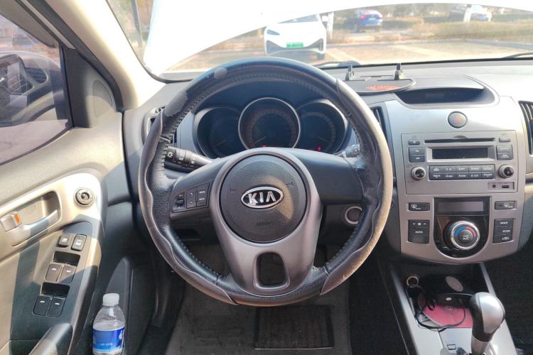 Used Kia Forte 2011 1.6L AT Premium Steering Wheel