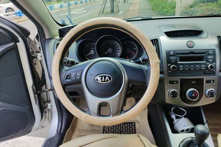 Used Kia Forte 2011 1.6L MT GL Steering Wheel