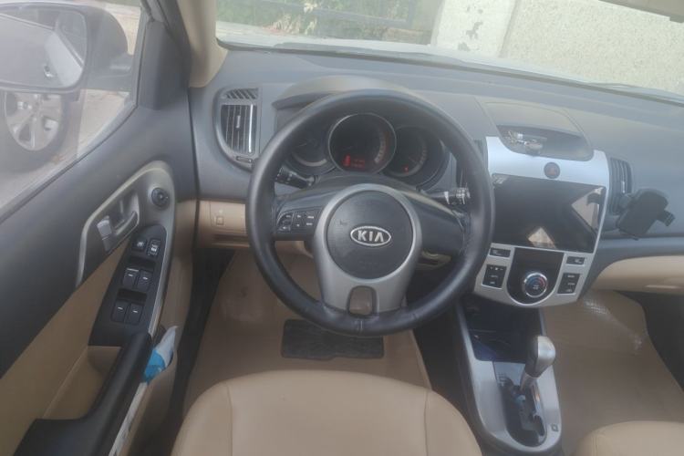 Used Kia Forte 2011 1.6L AT Premium Steering Wheel