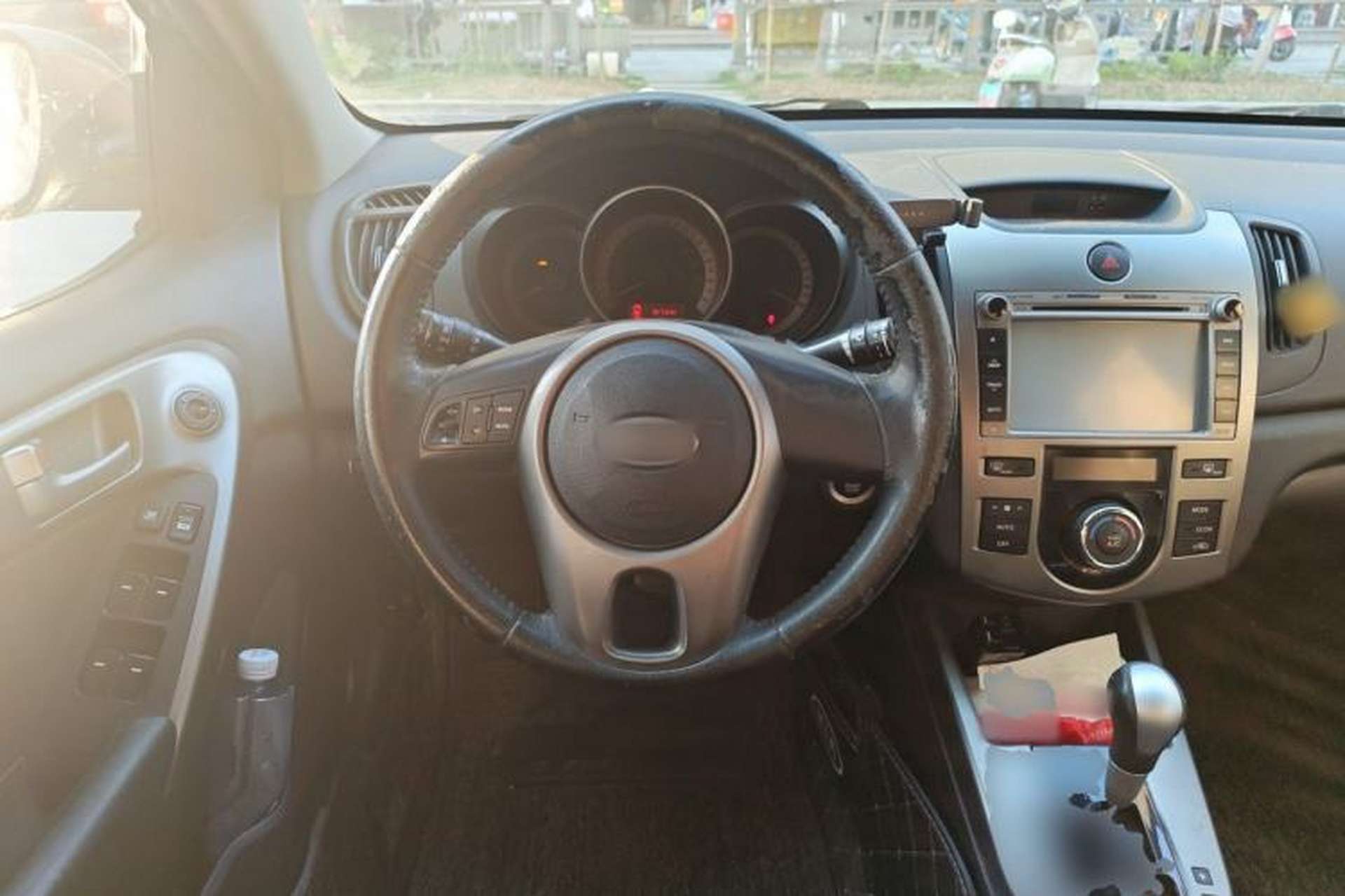 Used Kia Forte 2011 1.6L AT Premium Steering Wheel