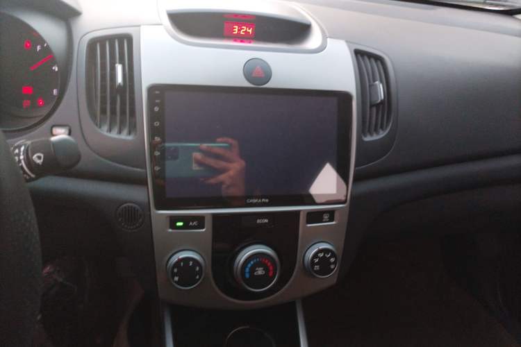 Used Kia Forte 2011 1.6L AT GLS Audio And AC Panel