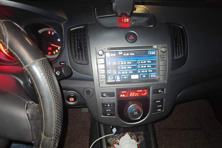 Used Kia Forte 2011 1.6L AT Premium Audio And AC Panel