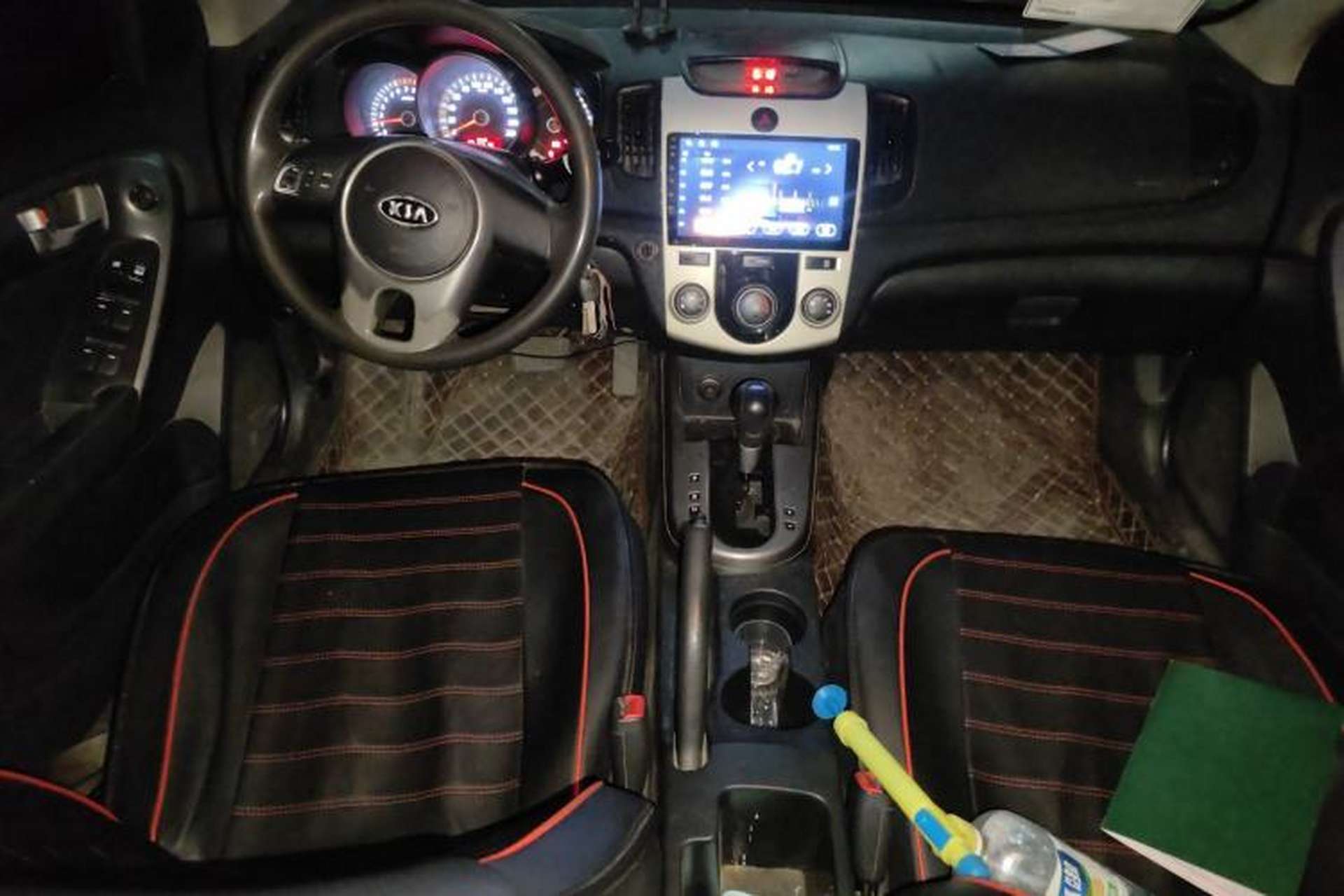Used Kia Forte 2011 1.6L AT GL Center Console