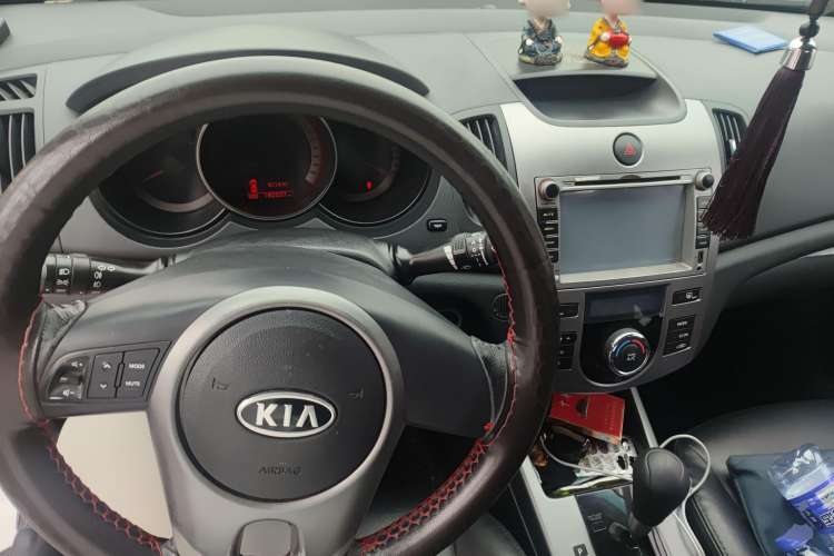 Used Kia Forte 2011 1.6L AT Premium Center Console