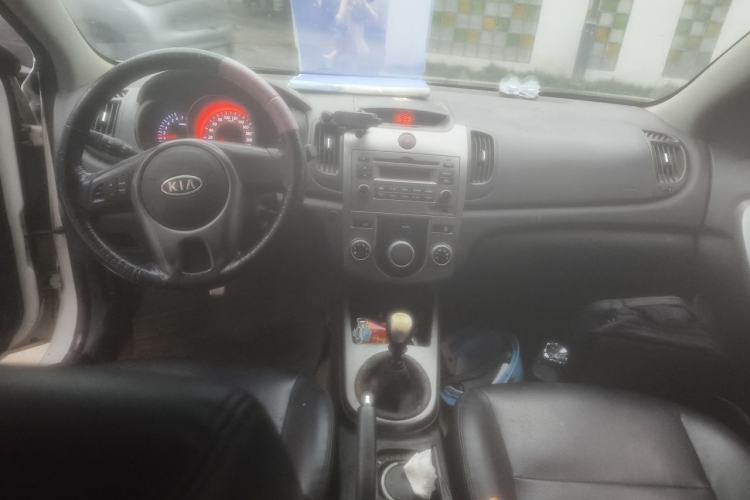 Used Kia Forte 2011 1.6L MT GLS Center Console
