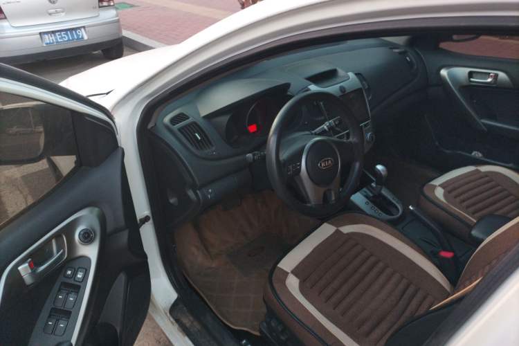 Used Kia Forte 2011 1.6L AT GLS Driver Seat