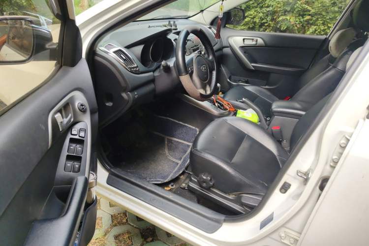 Used Kia Forte 2011 1.6L AT Premium Driver Seat