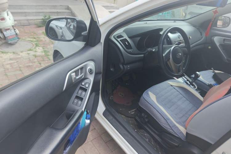 Used Kia Forte 2011 1.6L AT Premium Driver Seat
