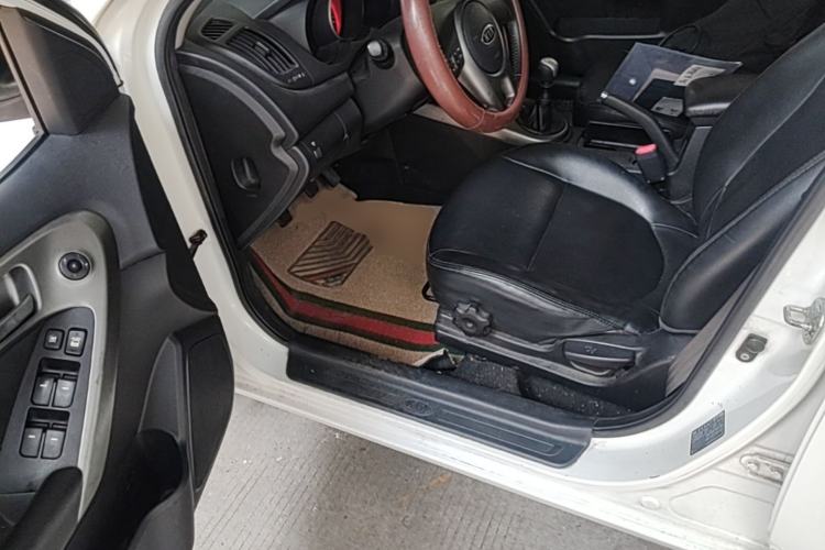 Used Kia Forte 2011 1.6L MT GLS Driver Seat