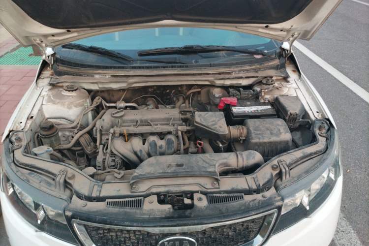 Used Kia Forte 2011 1.6L AT GLS Engine Bay