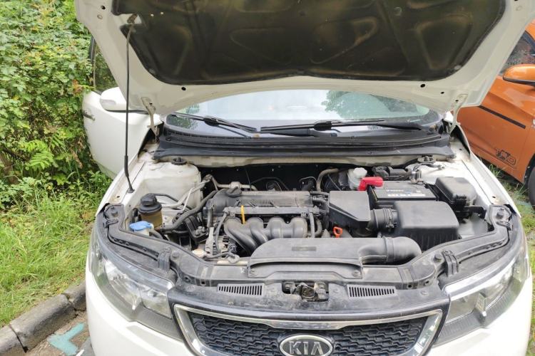 Used Kia Forte 2011 1.6L AT Premium Engine Bay