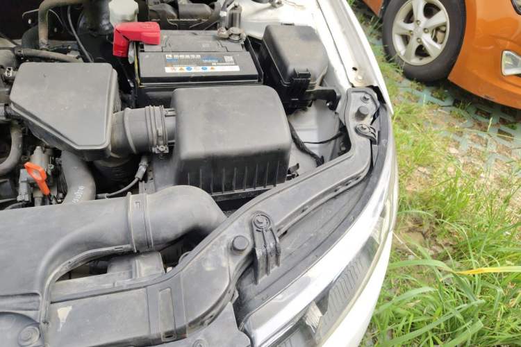 Used Kia Forte 2011 1.6L AT Premium Engine Bay Left