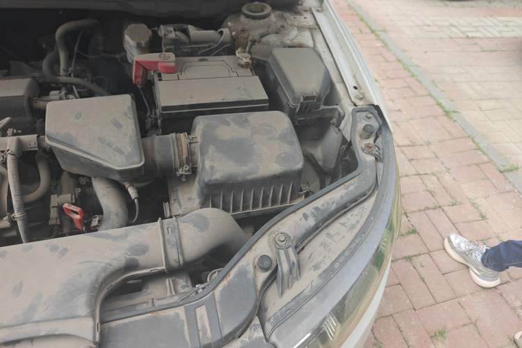 Used Kia Forte 2011 1.6L AT Premium Engine Bay Left