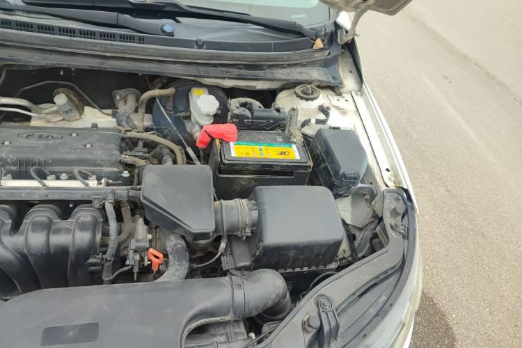Used Kia Forte 2011 1.6L AT Premium Engine Bay Left
