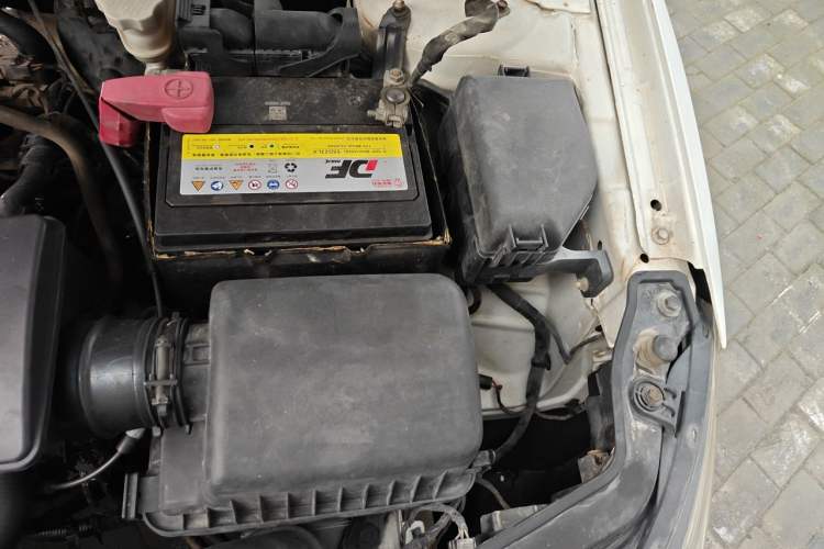 Used Kia Forte 2011 1.6L AT Premium Engine Bay Left